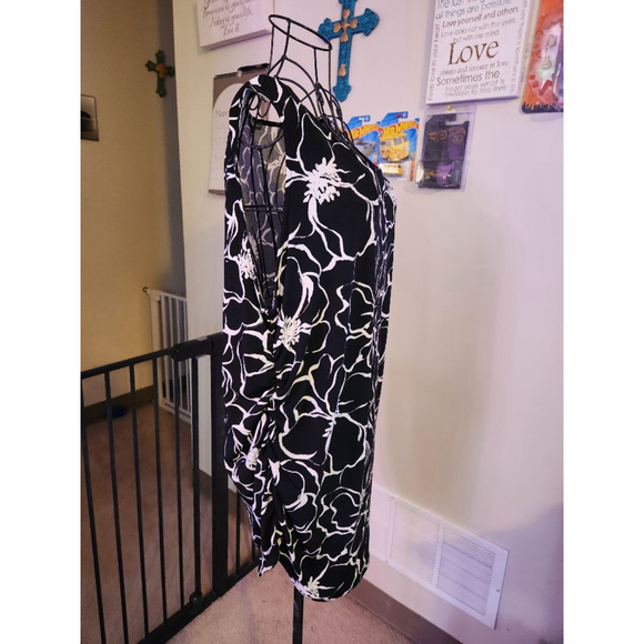 Adrianna Papell Sleeveless Top - Picture 3 of 5